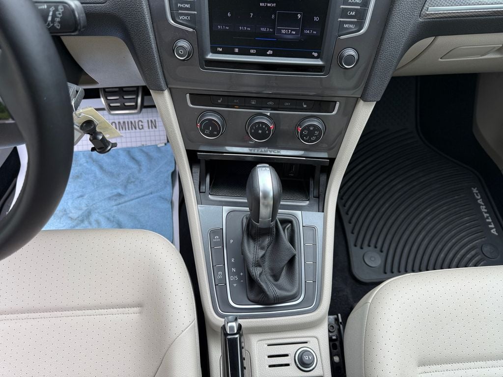 2017 Volkswagen Golf Alltrack Base