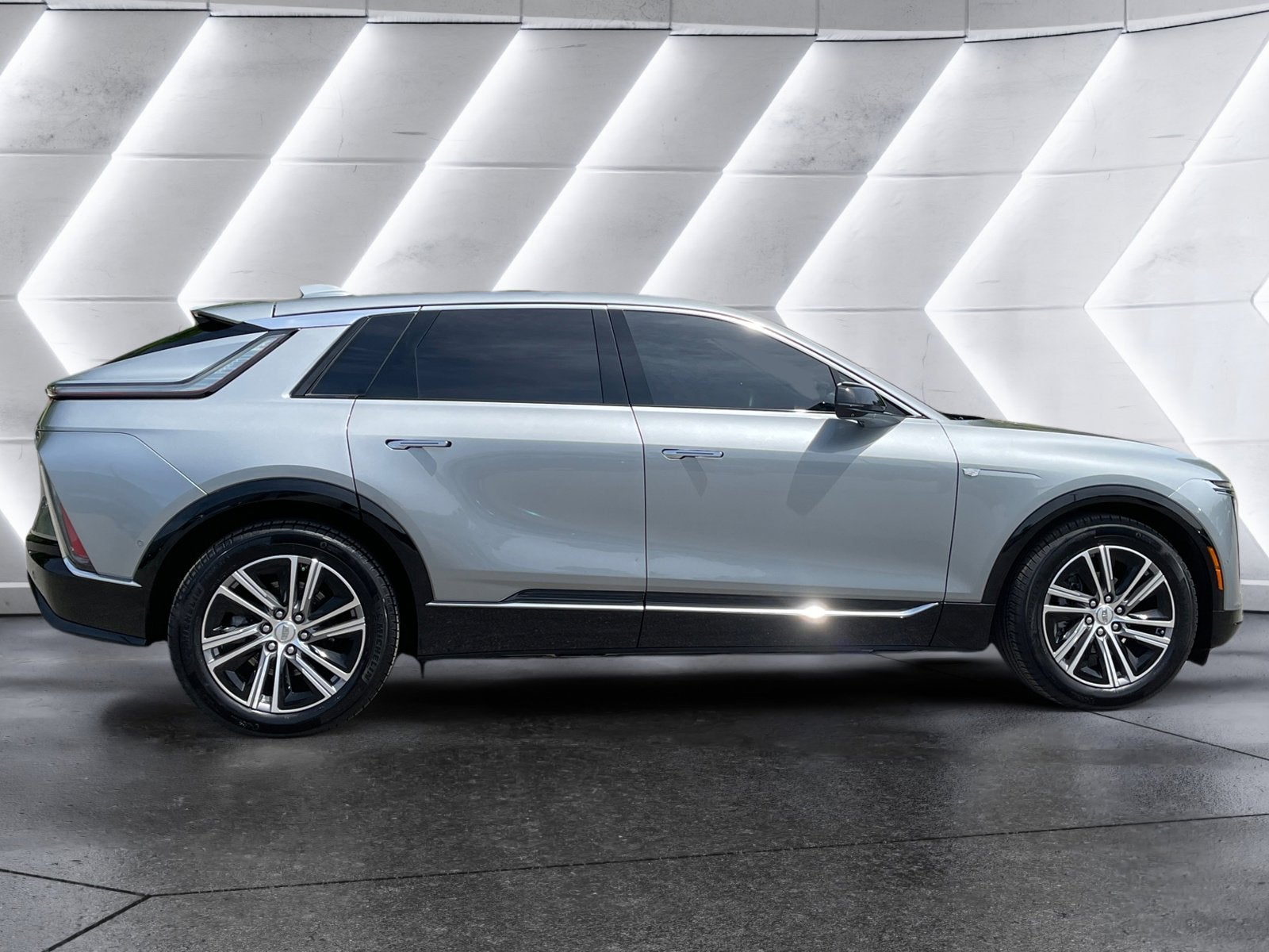 2024 Cadillac LYRIQ Luxury 1