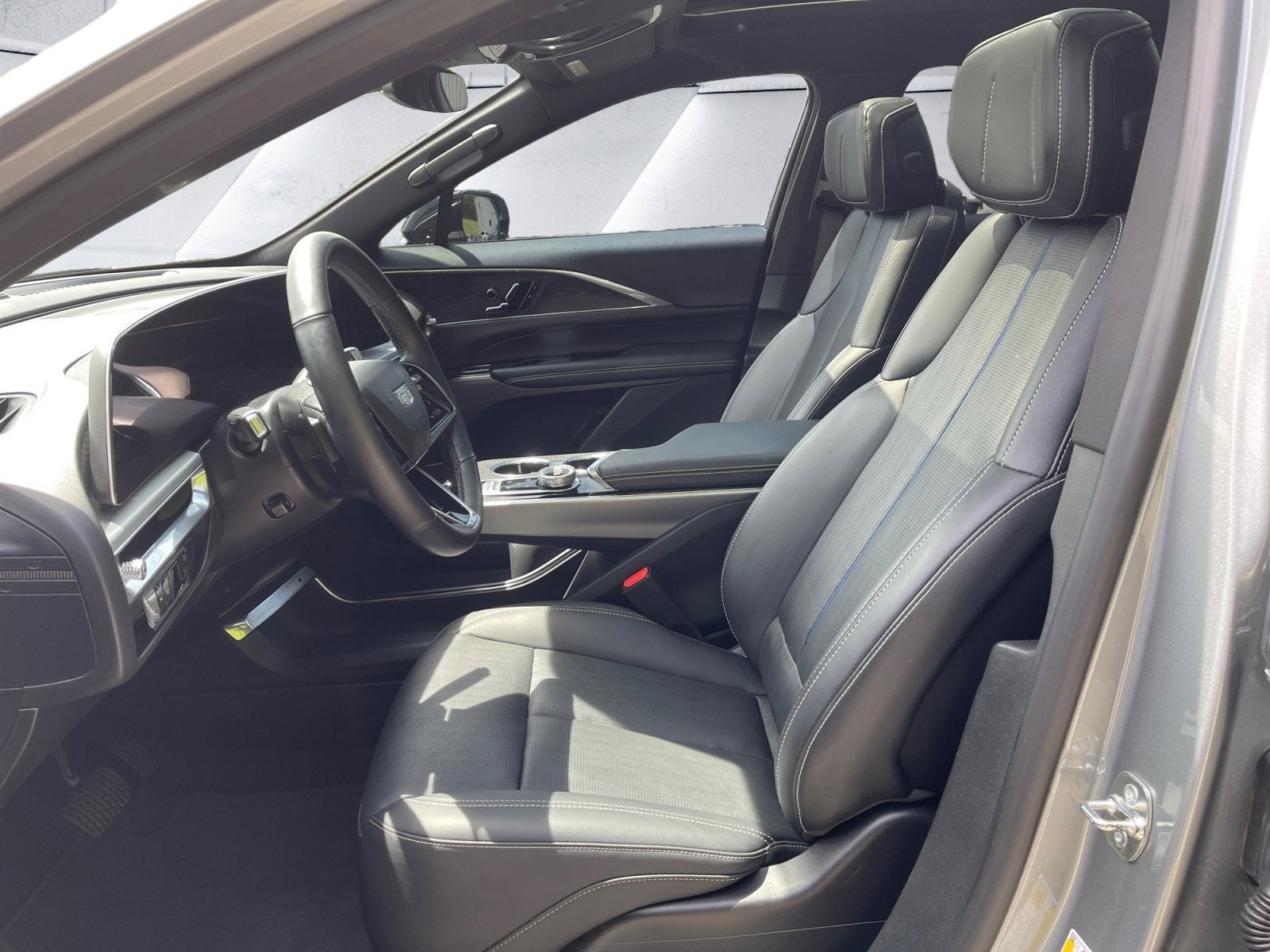 2024 Cadillac LYRIQ Luxury 1