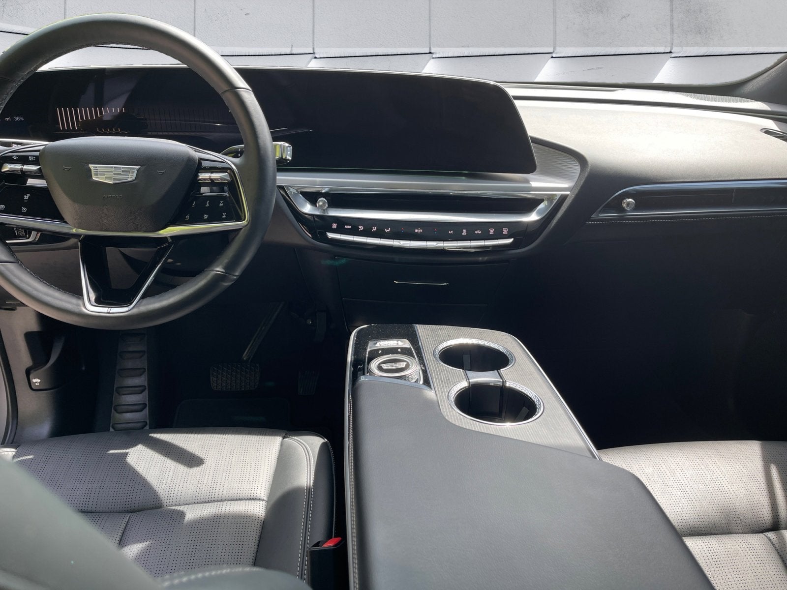 2024 Cadillac LYRIQ Luxury 1