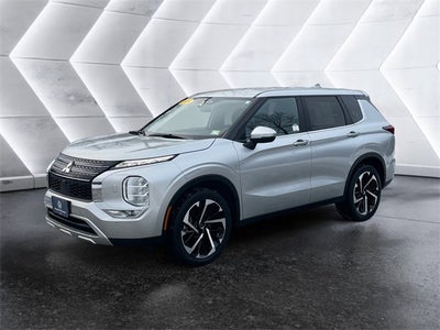 2024 Mitsubishi Outlander SE