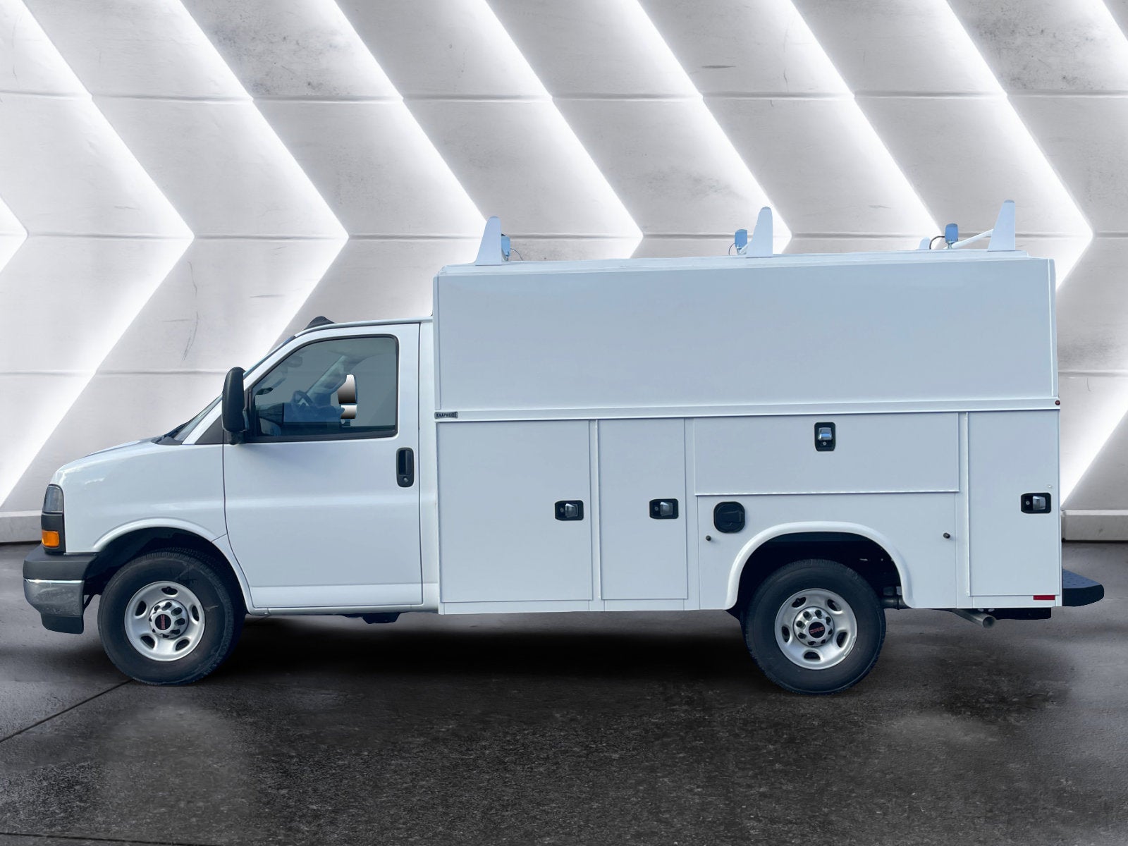 2025 GMC Savana Cutaway 3500 1WT