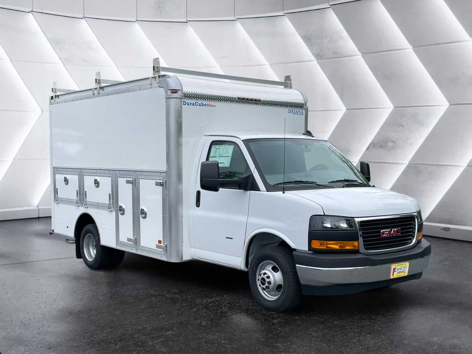 2025 GMC Savana Cutaway 3500 1WT