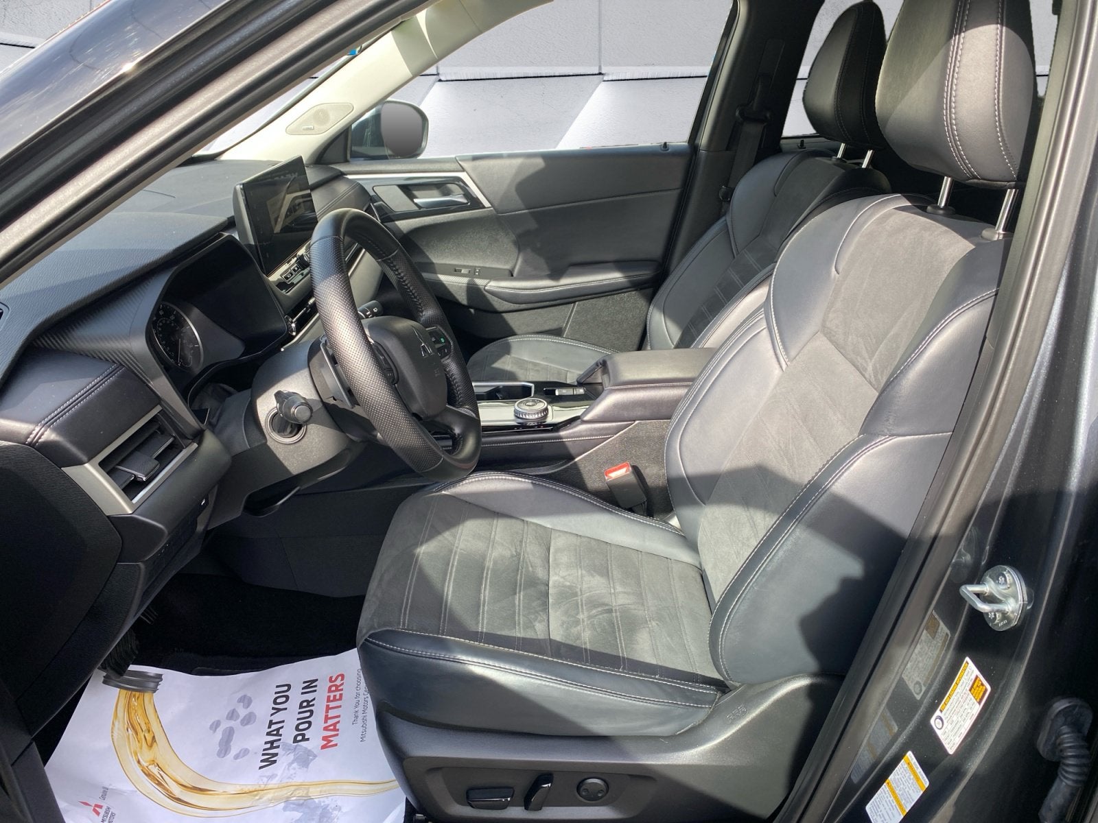 2025 Mitsubishi Outlander Base