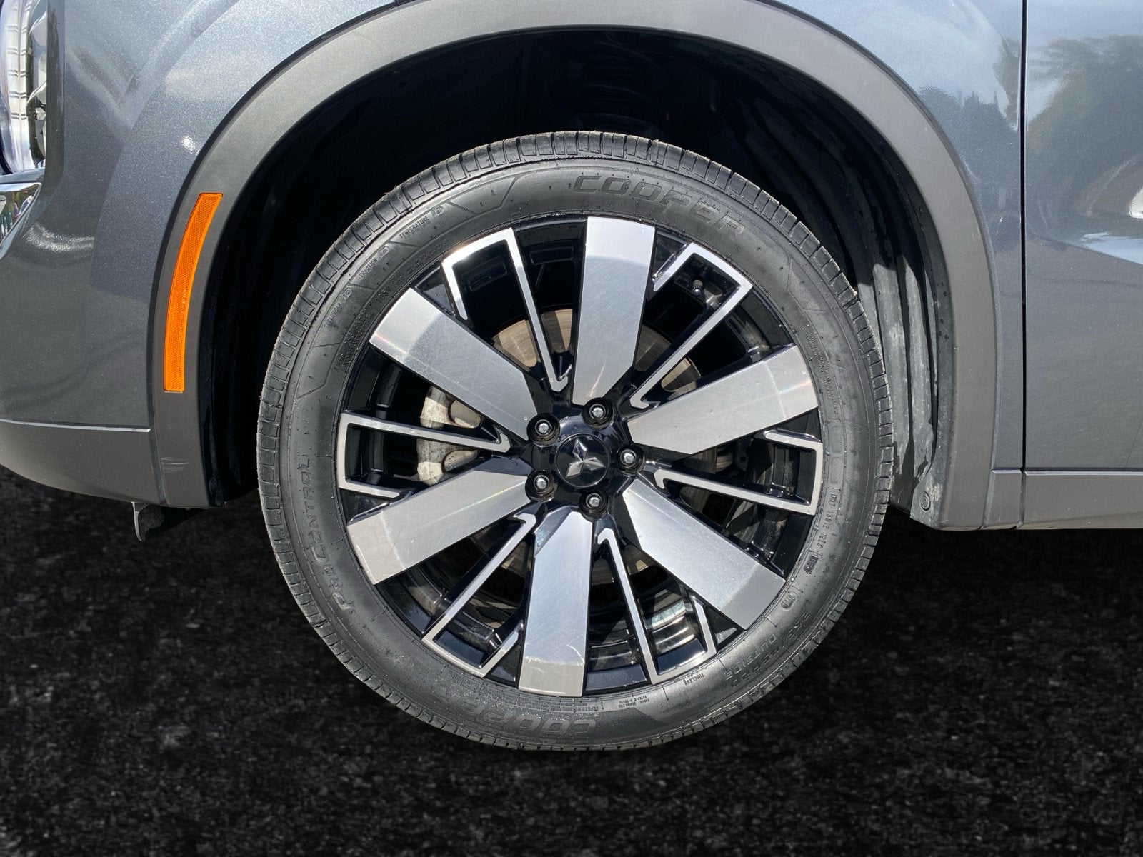 2025 Mitsubishi Outlander Base