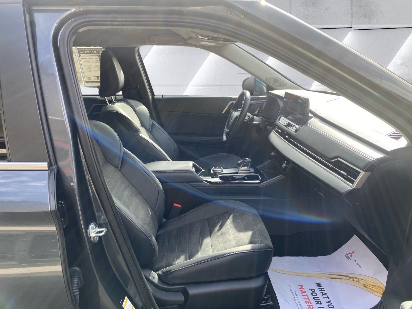 2025 Mitsubishi Outlander Base