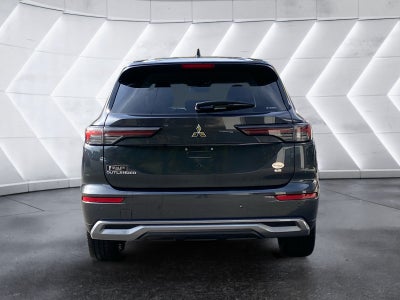 2025 Mitsubishi Outlander Base