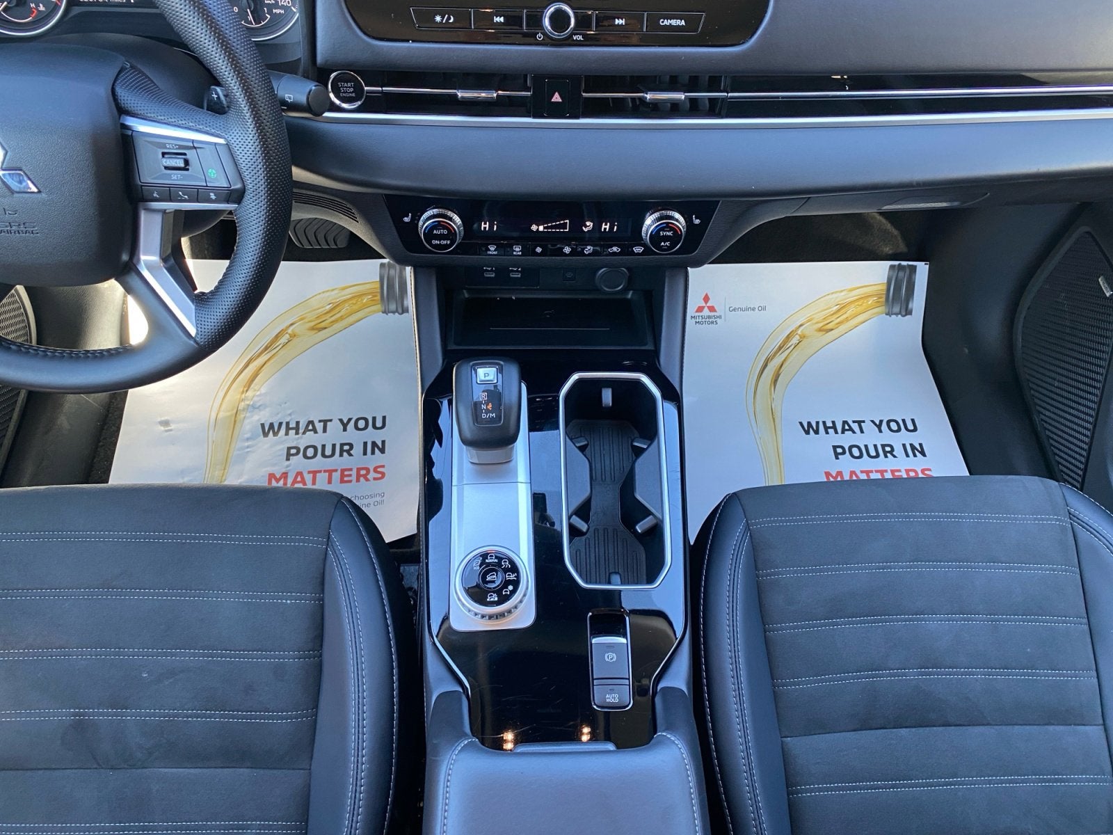 2025 Mitsubishi Outlander Base