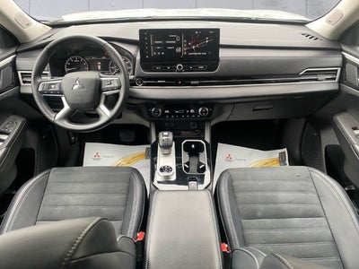 2025 Mitsubishi Outlander SE 7 Passenger