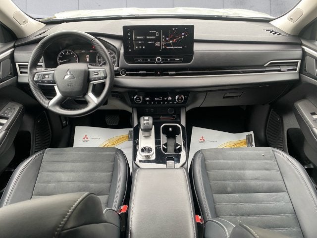 2025 Mitsubishi Outlander SE 7 Passenger