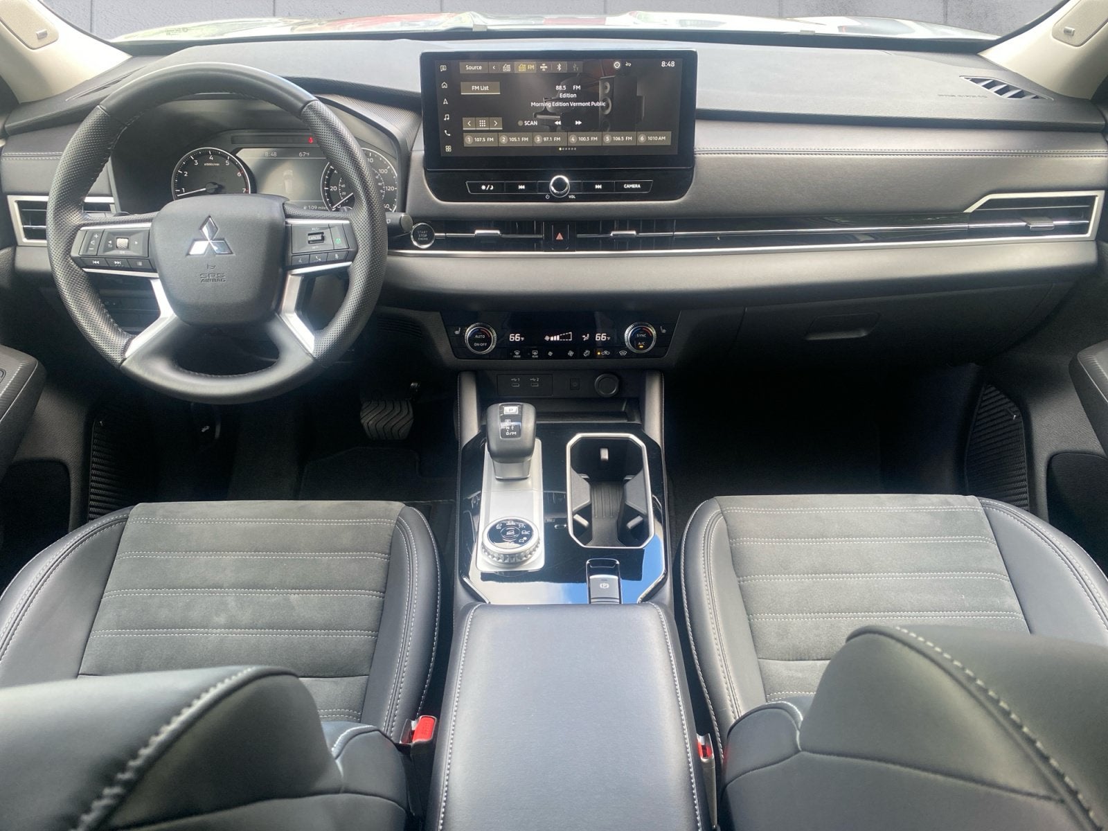 2025 Mitsubishi Outlander Base