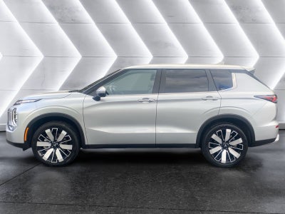 2025 Mitsubishi Outlander Base