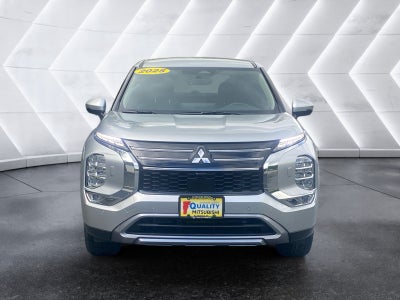 2025 Mitsubishi Outlander Base