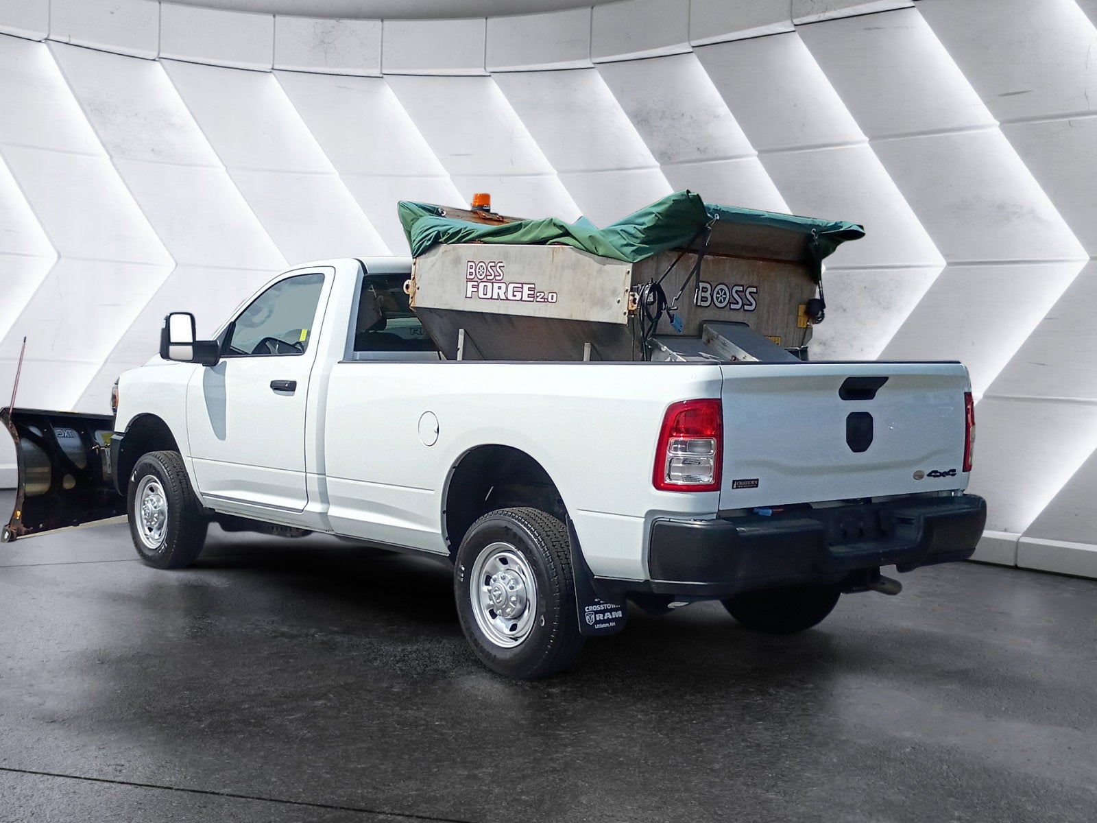 2024 RAM 2500 Tradesman 9'2 Boss V-Plow Stainless Boss Sander