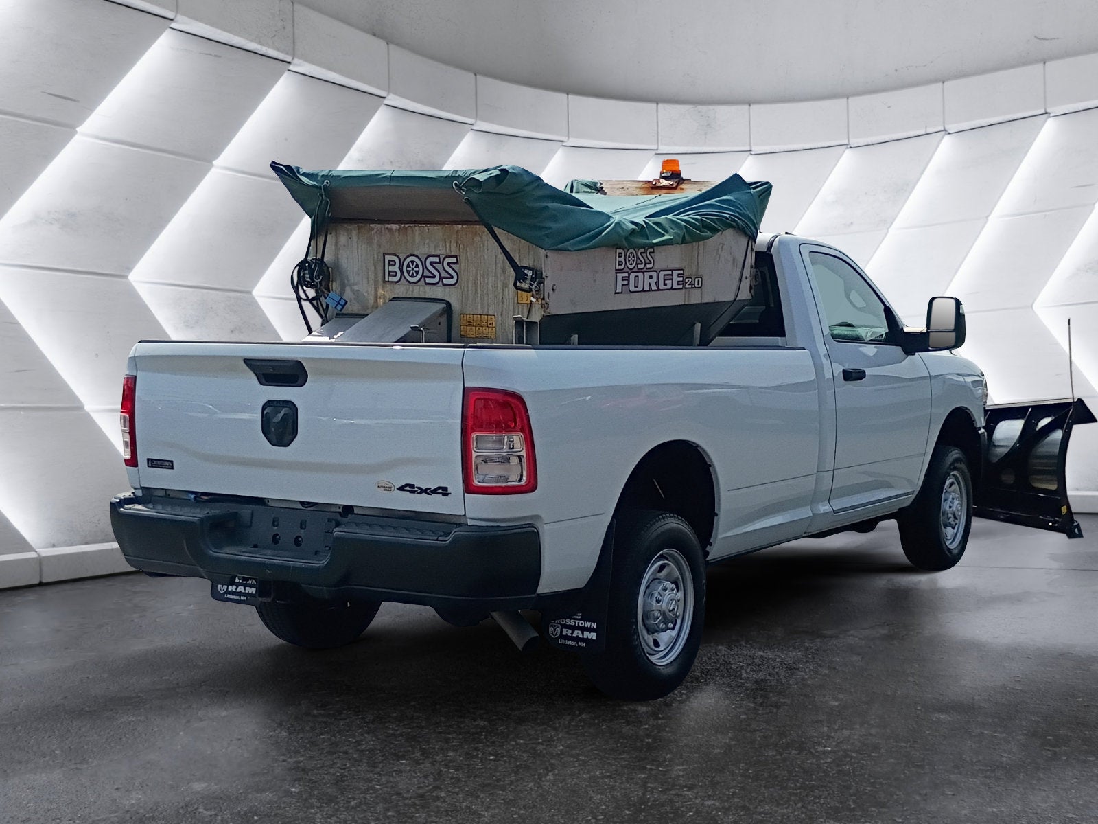 2024 RAM 2500 Tradesman 9'2 Boss V-Plow Stainless Boss Sander